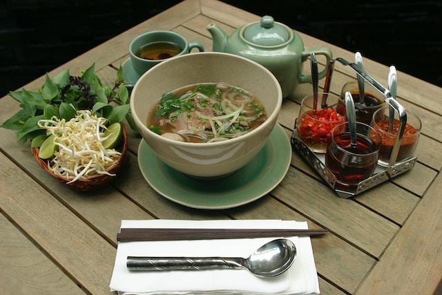 vietnamese dining etiquette